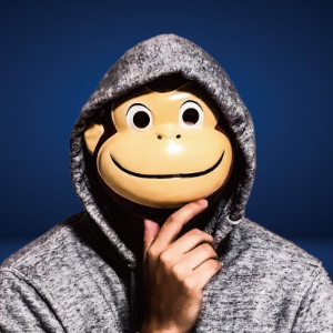 YouTubeマーケターおさる｜グループ年商30億円