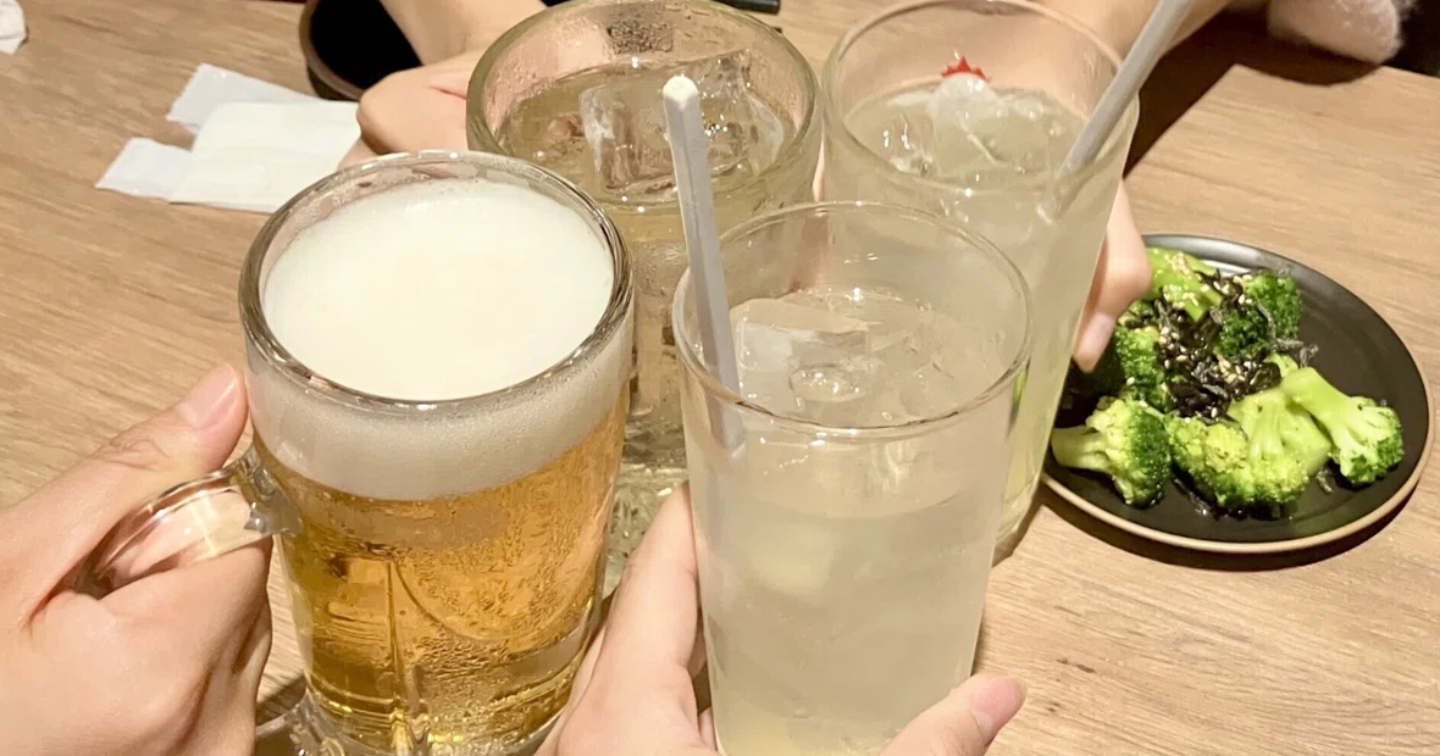 飲み会で無双する！モテ男の特徴とその理由