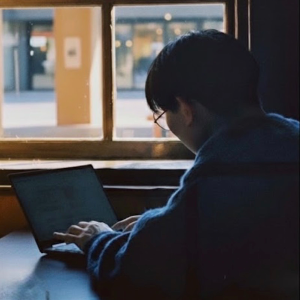 カズ｜激務の本業 × AIで時間を取り戻す「挑戦記」