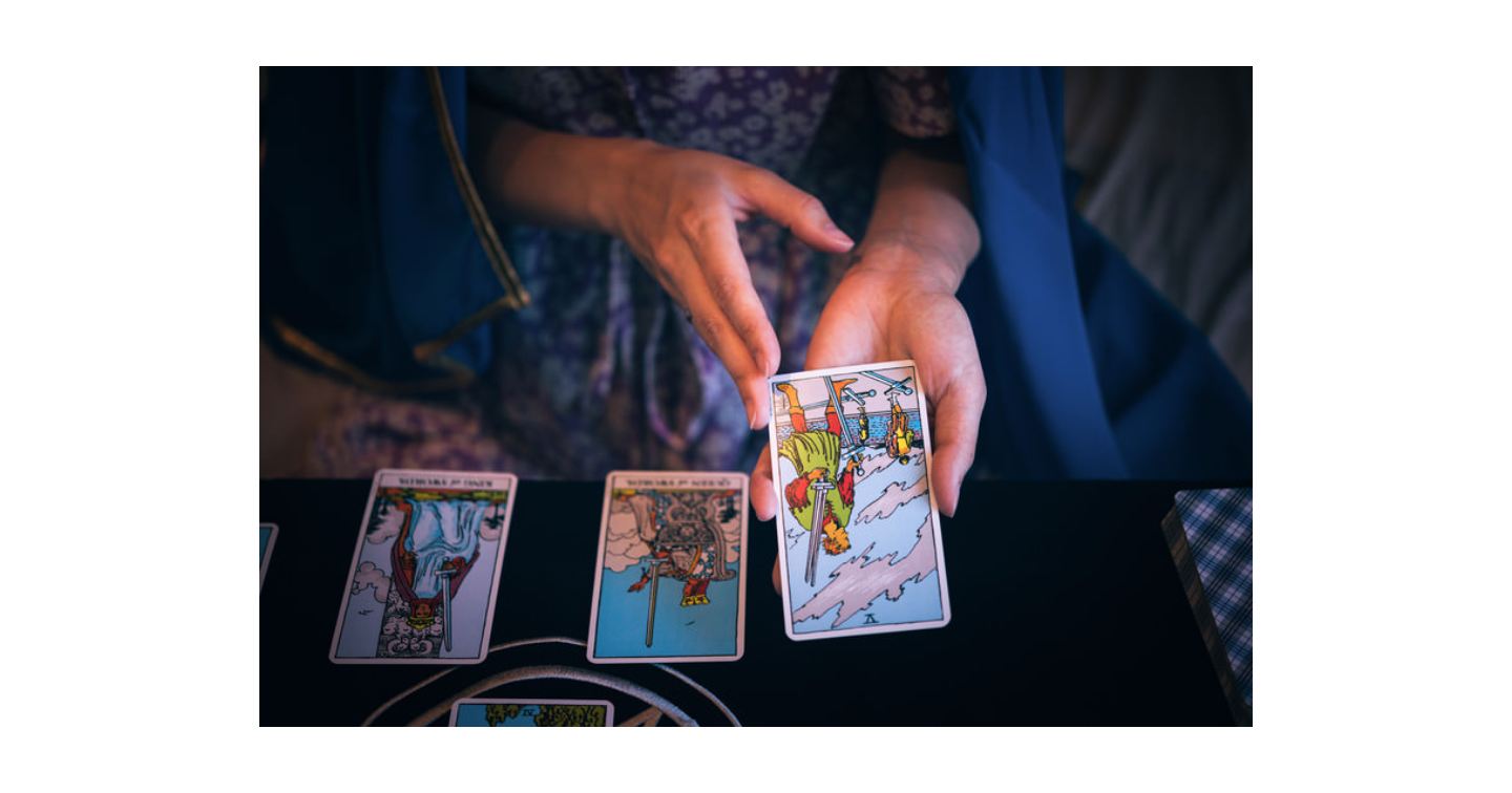 占い師は増えているのに、なぜ続く人は少ないのか?