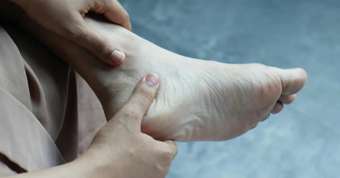 足底腱膜炎：そのストレッチが痛みをこじらせていないか？「何をしても良くならない」時のための、休止と再開の判断基準